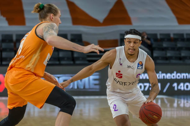 在背后默默 在背后默默